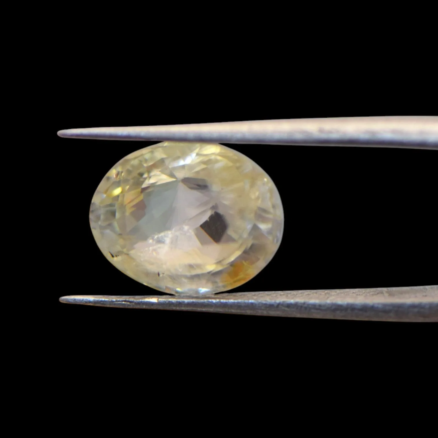 Yellow Sapphire - 5.68 Carat