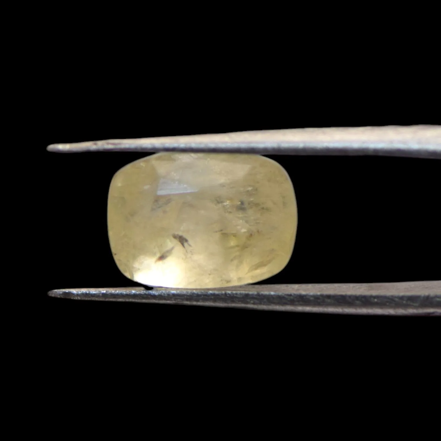 Yellow Sapphire - 5.6 Carat