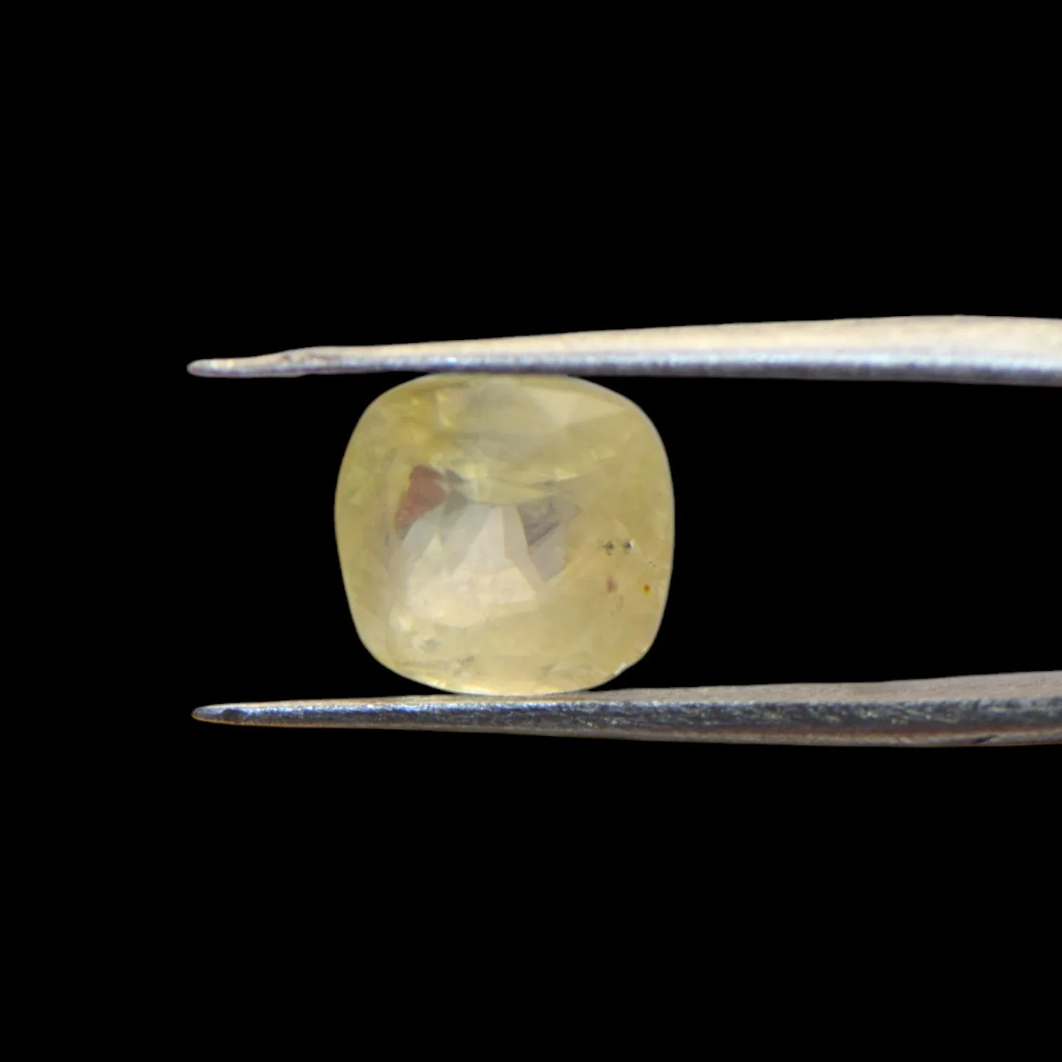 Yellow Sapphire - 4.77 Carat